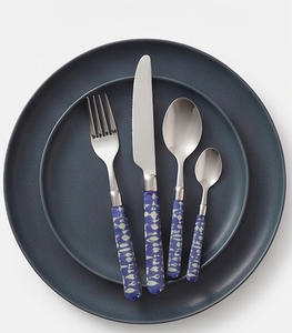 Ensemble de couverts modernes en acier inoxydable, 4 pièces, avec manches à motifs bleus, compatibles lave-vaisselle, pour table à manger - Product Image 4