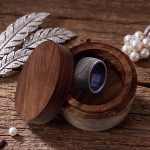 Bague en acier Damas faite à la main, motif élégant, bijou confortable à porter au quotidien pour homme - Product Image 2