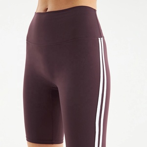 Shorts de yoga taille haute noirs unis pour femme, en tricot sportif, Spandex et Nylon, respirants, avec taille élastique, pour l'entraînement et le fitness - Product Image 3