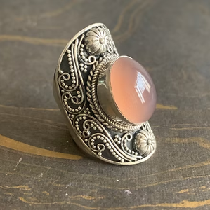 Anillo de plata con diseño vintage hecho a mano con piedra de cuarzo rosa, joyería antideslustre para uso unisex en el día a día y en cualquier ocasión. - Product Image 4