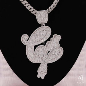 Colgante de Moissanita Elegante de la Mejor Calidad con Plata de Ley 925 Sólida para Regalo de Compromiso o Aniversario, Disponible para la Venta - Product Image 4