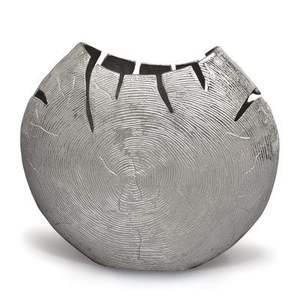 Vase en argent métallique artisanal unique |   Design en bois texturé 3D |   Centre de table de luxe en aluminium, vase en aluminium - Product Image 1