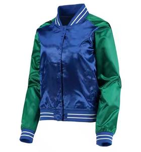 Veste de baseball universitaire personnalisée de qualité supérieure en satin bleu avec manches vertes - Product Image 2