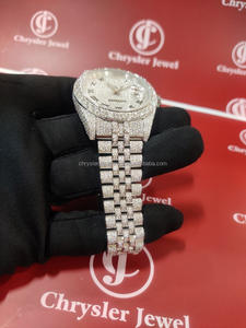 Reloj mecánico de acero inoxidable con un diamante de moissanita de claridad VVS que eleva la sofisticación de la moda masculina - Product Image 3