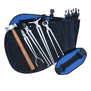 Kit d'outils de fermeur pour le ferrage avec tablier de fermeur, pince à tête ronde, écarteur de sabots à long manche, pince à feu, pince à sertir, extracteur - Product Image 1