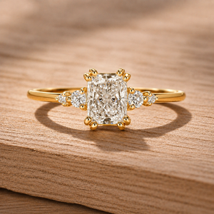Wholesale 10K 14K 18K Solid Gold Radiant Cut Five Stone Lab Grown <b>Diamond</b> <b>Ring</b> Engagement <b>Ring</b> Prong Set Side Stone <b>Diamond</b> <b>Ring</b> - Product Image 3