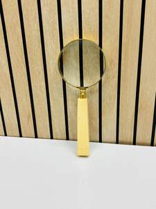 Lupa Moderna de Latón de 3'' Hecha a Mano con Diseño en Relieve y Mango de Resina |   Lupa de Inspección de Mano Vintage Resistente - Product Image 6