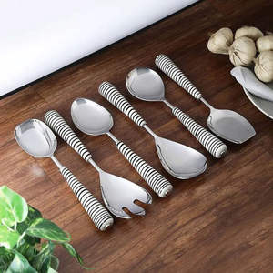 Juego de cubiertos de acero inoxidable resistente y duradero para uso diario en la cocina y servicio de comedor comercial. - Product Image 6
