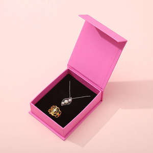 Caja de Regalo de Alta Gama para Mujer con Cinta, Laminación Mate y Grabado, Empaque Ecológico Hecho a Mano para Joyería y Accesorios - Product Image 4