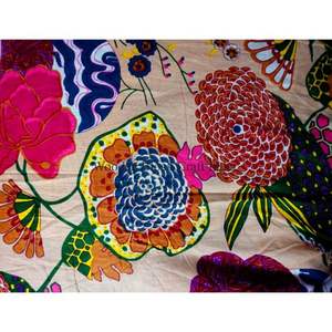 Tela de algodón estampada con motivos florales, fabricada en India, hecha a mano, color beige, estampado floral, ligera, de alta calidad, para cortinas, camisas y fundas. - Product Image 4