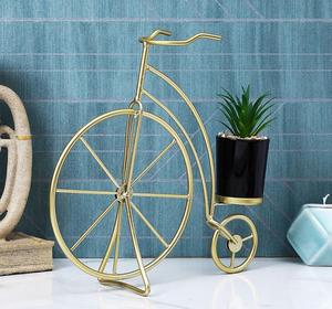 Soporte para Macetas con Forma de Bicicleta de Latón, Diseño Contemporáneo para Decoración de Sala de Estar, Artesanía Metálica Duradera - Product Image 1