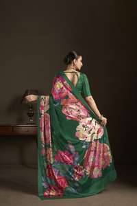 Sari de Seda Crepé con Estampado Digital, Diseño Floral, Blusa Cosida, Atuendo Indio Perfecto - Product Image 3