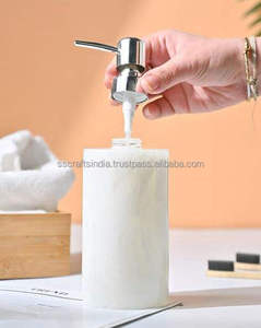 Distributeur de savon et de lotion en résine de qualité supérieure Bouteille de comptoir élégante et durable pour hôtels, spas et maison - Product Image 4