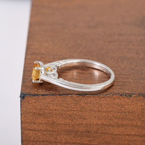 Bague fine solitaire vintage en argent sterling 925 massif avec citrine naturelle facettée à quatre griffes pour femme - Product Image 4