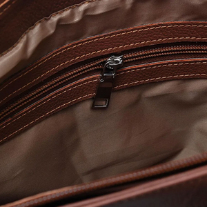 Bolso Tote Clásico y Elegante para Mujer, Amplio y Duradero, con Opciones Personalizables, en Cuero Vacuno con Pelo Estilo Western - Product Image 5