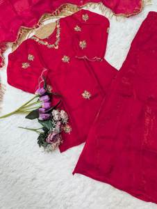 Nouvel ensemble Salwar Kameez / Kurti pakistanais en pur coton, coupe Alia, avec broderie et travail Sikvans, pour le Ramadan et l'Aïd. - Product Image 6