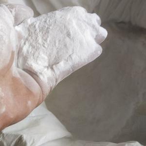 El ácido esteárico se puede usar como espesante, emulsionante y endurecedor en jabones, cosméticos y velas, hecho en Indonesia. - Product Image 5