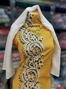 Dirac Alemán Suizo Color Mostaza con Borde de Encaje Blanco Estampado |   Vestido de Lujo para Fiesta y Boda Somalí - Product Image 2