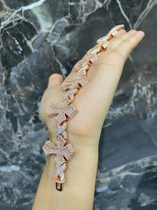 จี้ห้อยคอเงินแท้คุณภาพสูง รับรองโดย IGI ประดับเพชรโมอิสซาไนต์ทรงบริลเลียนต์ ตัวเรือนแบบช่อง สำหรับงานปาร์ตี้และงานแต่งงาน เหมาะสำหรับทั้งชายและหญิง - Product Image 1