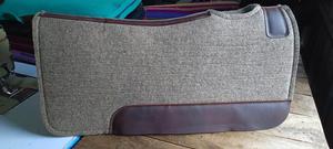 GN EXPORT Tapis de selle en cuir de vachette rose avec doublure en polycoton, garnissage en laine et bordure marron, style équestre western - Product Image 3