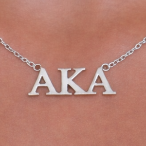 Collar AKA con Colgante de Letra Plateada, Cadena Minimalista, Joyería Elegante, Accesorio de Moda Ligero para Uso Diario - Product Image 4