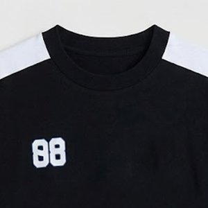 T-shirts noirs slim fit personnalisés pour femmes – Coton extensible de qualité supérieure, col rond, streetwear décontracté et confortable - Product Image 4