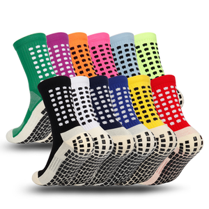 Chaussettes de sport respirantes en tricot personnalisées, chaussettes de football avec motif personnalisé et design antidérapant, chaussettes de football pour hommes - Product Image 2