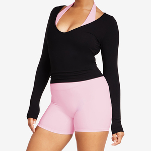 Top corto negro de manga larga con cuello en V para mujer, con ribete rosa y estampado de logotipo, estilo deportivo ajustado - Product Image 5