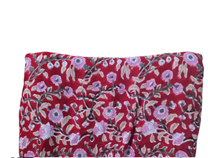 Esta lujosa tela de algodón transpirable es meticulosamente elaborada a mano por expertos artesanos utilizando la tradicional impresión a bloques india. - Product Image 1