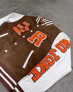 Veste de baseball en laine noire personnalisée pour hommes, manches en cuir texturé 3D, veste Letterman, broderie chenille, fabrication OEM - Product Image 3
