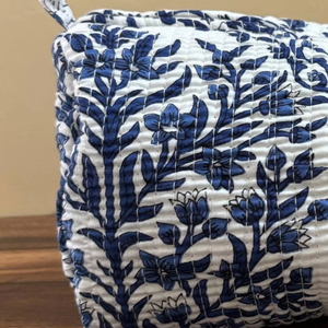 Vintage Cotton Quilted Letter Print Zipper Closure Lightweight Eco-Friendly <b>Small</b> Capacity Cosmetic Bag for Travel & Daily Use - Product Image 3