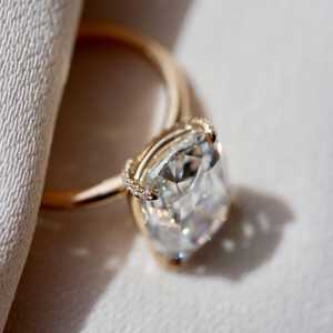 แหวนมอสซาไนต์ทรงคุชชั่นทอง 14K: แหวนแต่งงานแบบฝังเพชรสำหรับวันครบรอบ - Product Image 5