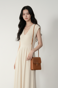 Vestido de Verano para Mujer de Alta Calidad, Diseño Elegante, Minimalista, Recto, de Manga Corta y Cuello Redondo, Tejido de Punto Acanalado - Product Image 2