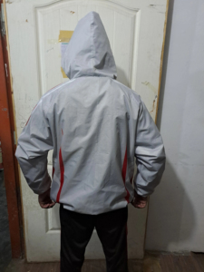 Veste coupe-vent à capuche sportive pour homme, gris et rouge, coupe régulière, polyester tissé, style automne, Roxy Sports - Product Image 3