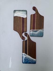เขียงไม้รูปทรงสี่เหลี่ยมผืนผ้า พร้อมด้ามจับลายคลื่นเรซิ่นสีน้ำเงิน ผลิตในเวียดนาม - Product Image 4
