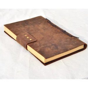 สมุดบันทึกปกหนังแข็งแบบสั่งทำพิเศษ สมุดวาดภาพพร้อมสายรัดแบบโบราณ ปิดด้วยตัวล็อค เย็บด้วยด้าย ทำด้วยมือ 200 หน้า ดีไซน์ไม่ซ้ำใคร - Product Image 2