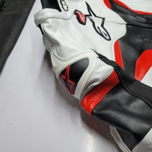 Veste de moto pour homme Pinestars, en cuir véritable, doublée de laine, coupe slim, blanche, noire et rouge, coupe-vent, col rabattable, fermeture éclair - Product Image 4