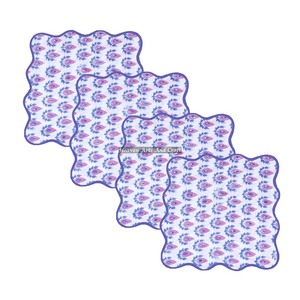 Serviette à bords festonnés personnalisable, brodée, à motifs floraux indiens imprimés à la main au tampon, colorée, assortiment varié, en promotion - Product Image 1