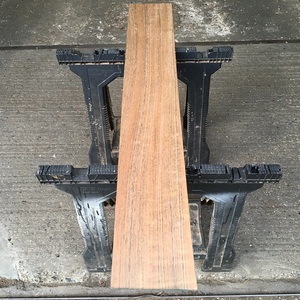 Madera de madera noble en venta con estructura sólida, durabilidad prolongada y uso práctico para la construcción de estructuras y pisos. - Product Image 1