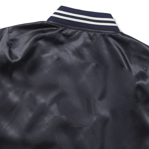 เสื้อแจ็คเก็ตวาร์ซิตี้ผ้าซาตินสีน้ำเงินกรมท่าสำหรับผู้ชาย แจ็คเก็ตเบสบอลคลาสสิกแบบมีกระดุมแป๊ก แจ็คเก็ตเลตเตอร์แมนผ้าไหมเงาสีน้ำเงินเข้ม - Product Image 5