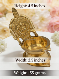 Lampe à huile traditionnelle artisanale en laiton massif plaqué or, style art populaire Lakshmi Diya, pour la décoration de la maison, du temple, des Puja et des festivals - Product Image 2
