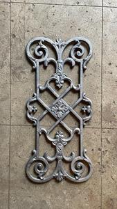 Barandal de escalera de hierro tradicional con diseño de volutas duradero, clásico, decorativo, artesanía en metal, escalera arquitectónica atemporal. - Product Image 2