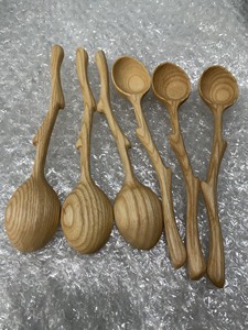 Cuillère en bois artisanale écologique, ustensile de cuisine et de service en bois naturel pour la cuisine, la maison et les restaurants - Product Image 3