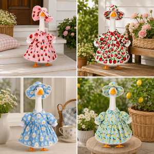 Décoration de jardin d'été : Statue de canard en dentelle imprimée fraises pour véranda - Product Image 6
