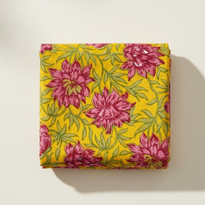 Tissu en coton imprimé doux et respirant de 44 pouces avec motifs ethniques riches, qualité robuste et durable pour la confection de vêtements toute l'année - Product Image 1