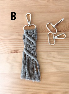 Stylish Leaf Design Macrame Keychain Handmade Hanging Charm Ideal for <b>Keys</b> Bags <b>Purse</b> Aesthetic And Home Decor Accessory - Product Image 3