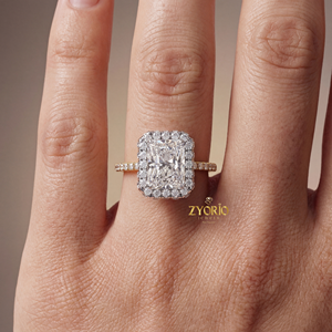 Anillo de Compromiso de Plata 925 con Diamante Cultivado en Laboratorio de Corte Radiante de 2.01CT y Banda de Tallo Dividido con Pavé para Boda y Fiesta - Product Image 4