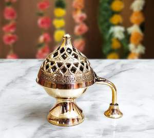 Quemador de Incienso Tradicional Loban, Hecho a Mano en Latón, con Asa, para el Hogar o Mandir - Product Image 5