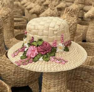 Conjunto de Bolso Tote de Ratán con Bordado Floral y Sombrero a Juego, Ropa de Playa Ecológica - Product Image 2