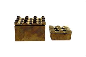 Cenicero decorativo de metal hecho a mano, diseñado para ser simultáneamente funcional y elegante. Su material duradero garantiza un uso prolongado. - Product Image 4